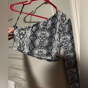 One shoulder top
